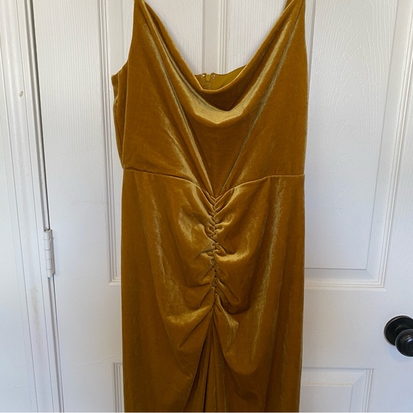 Zarr Collection Ruched Velvet Dress - Picture 5 of 15